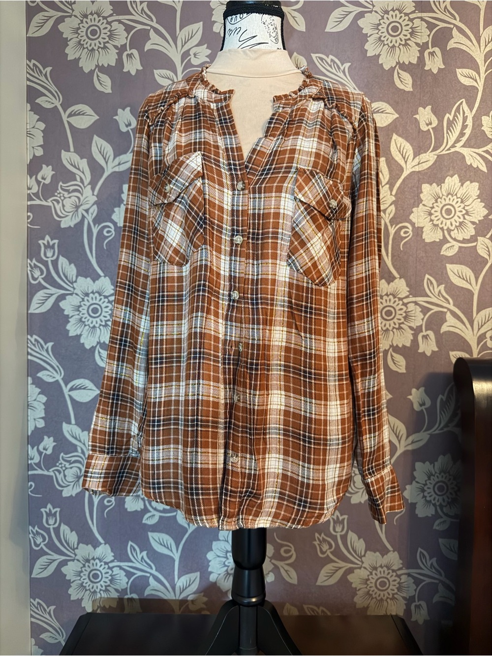 Democracy Women’s Brown Plaid Flannel LS Button Down w/ Gold Accent - Size Med